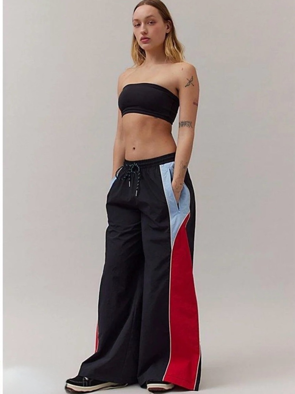 BDG ADRIENNE NYLON TRACK PANT IN BLACK✨✨